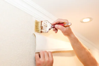 Pose de papier peint à Bain-de-Bretagne — revêtements muraux et toiles de verre